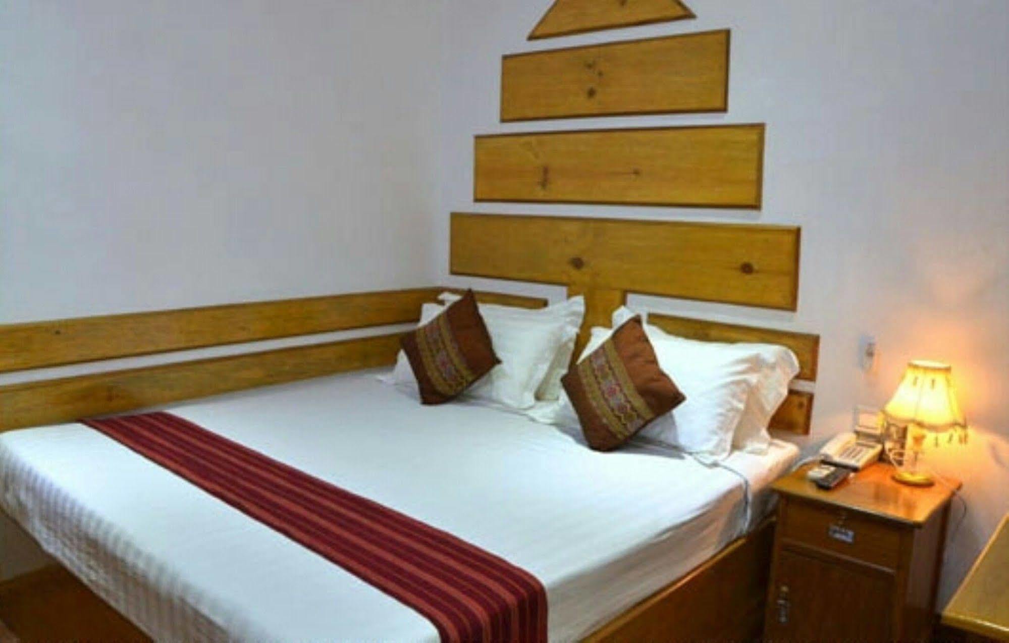 Myat Nan Taw Hotel ロイコー エクステリア 写真